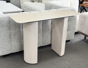 yellowstonehalltable1